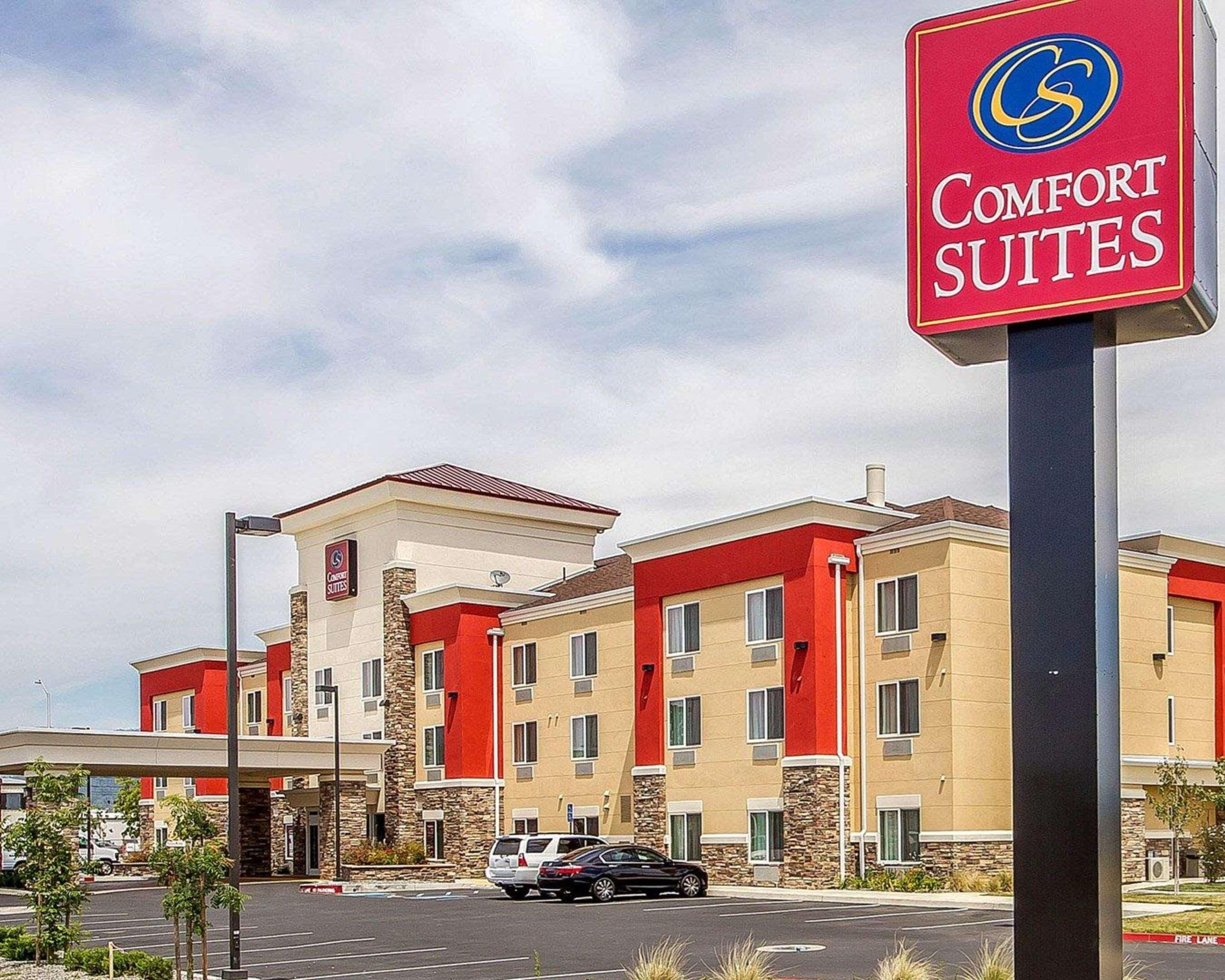 Comfort Suites Redding - Shasta Lake Экстерьер фото