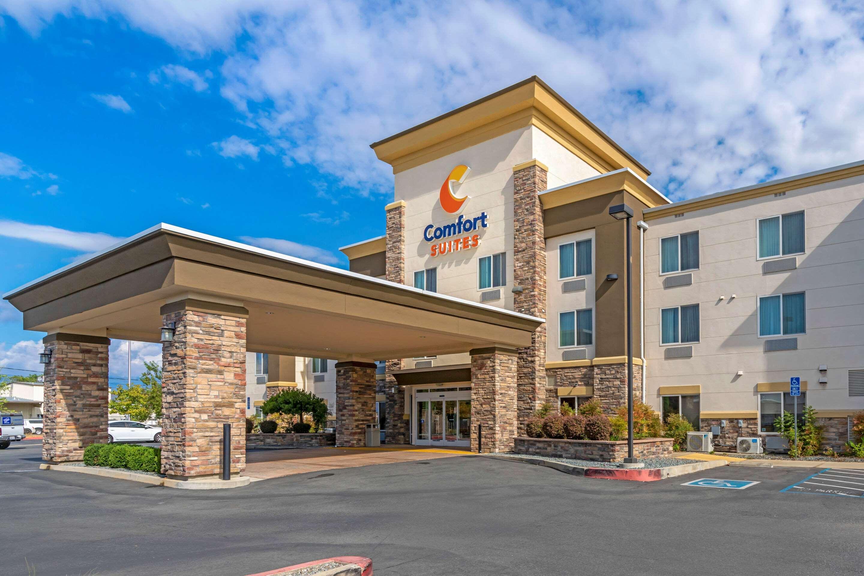 Comfort Suites Redding - Shasta Lake Экстерьер фото