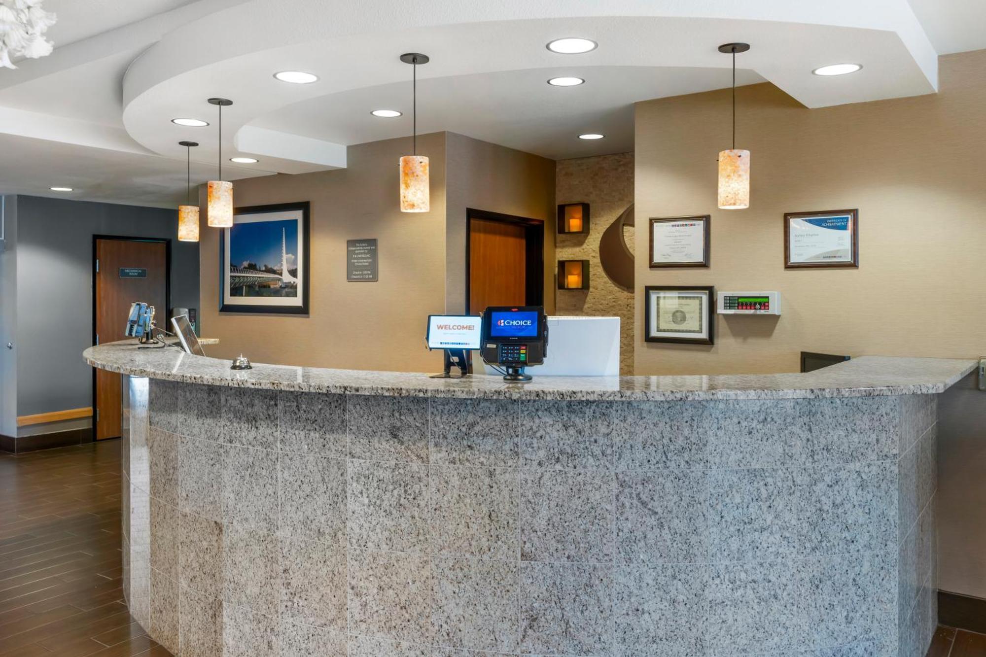 Comfort Suites Redding - Shasta Lake Экстерьер фото