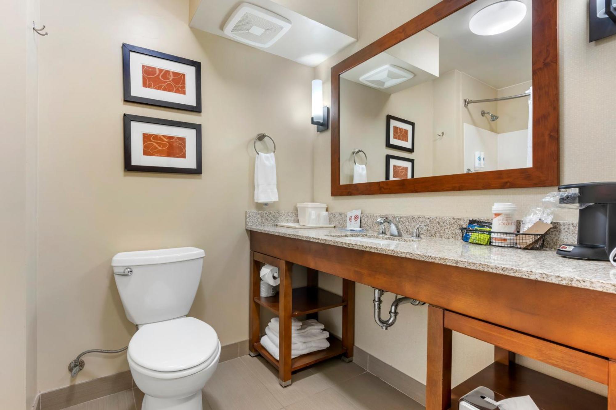 Comfort Suites Redding - Shasta Lake Экстерьер фото