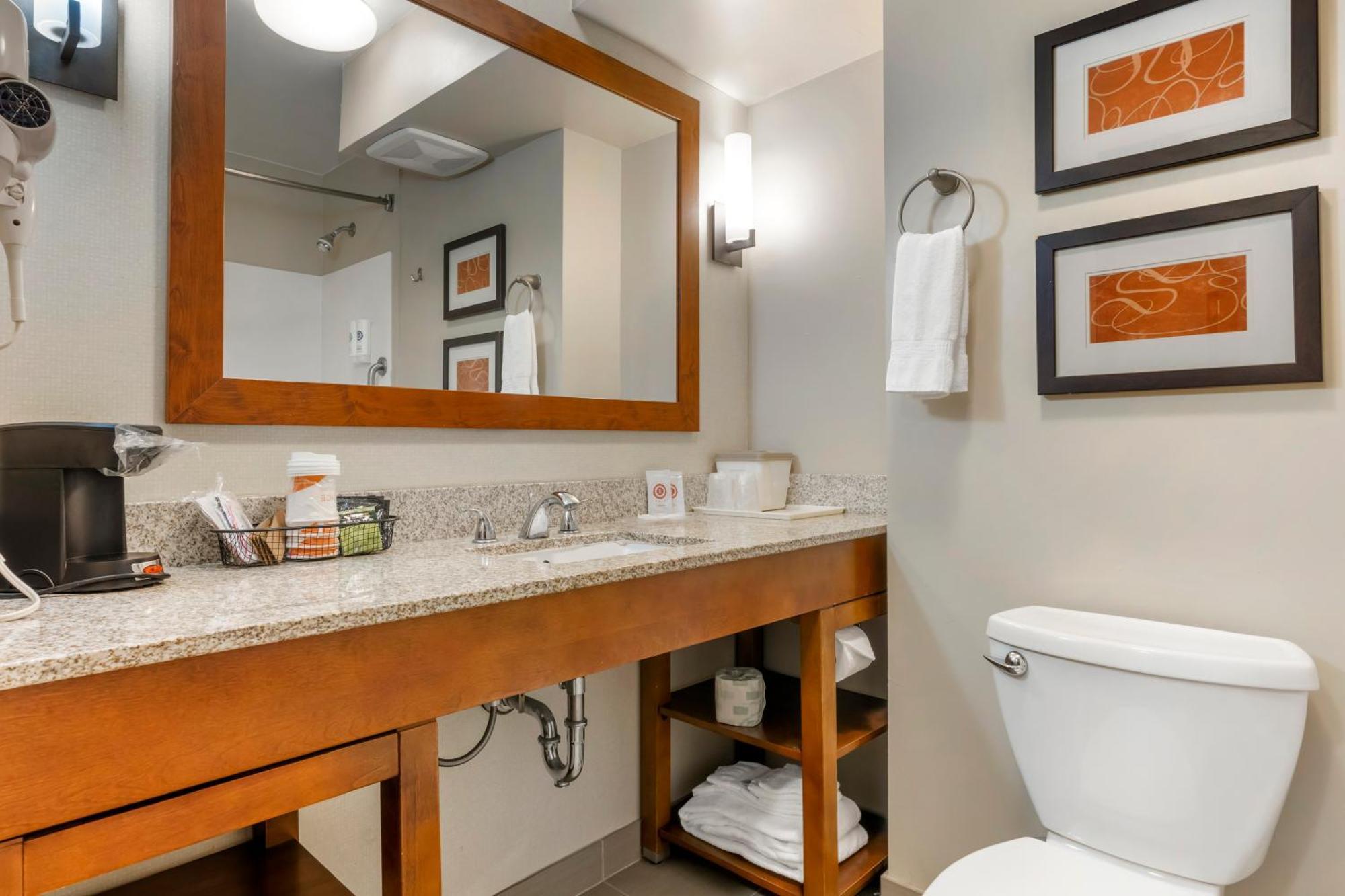 Comfort Suites Redding - Shasta Lake Экстерьер фото