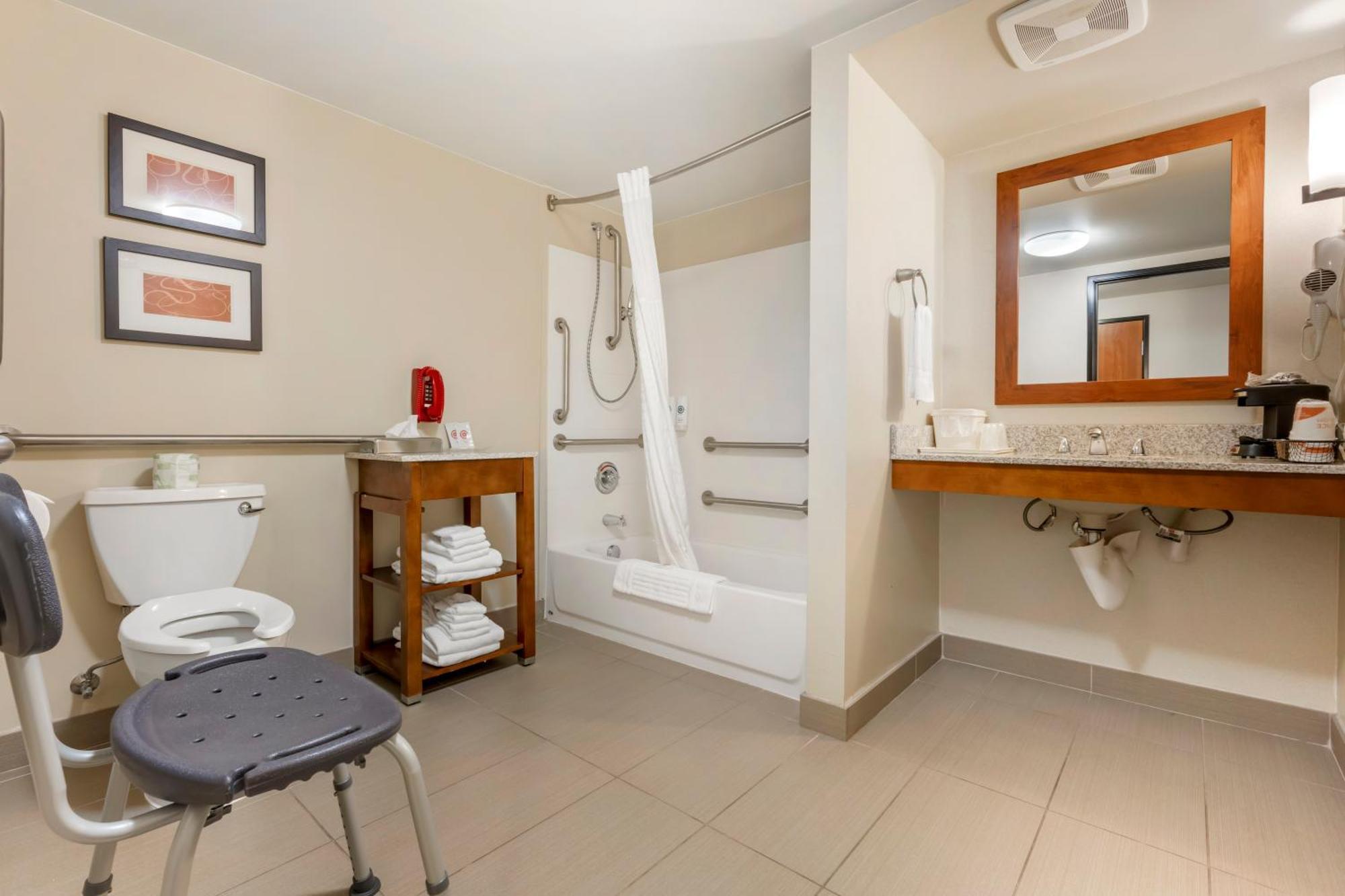 Comfort Suites Redding - Shasta Lake Экстерьер фото