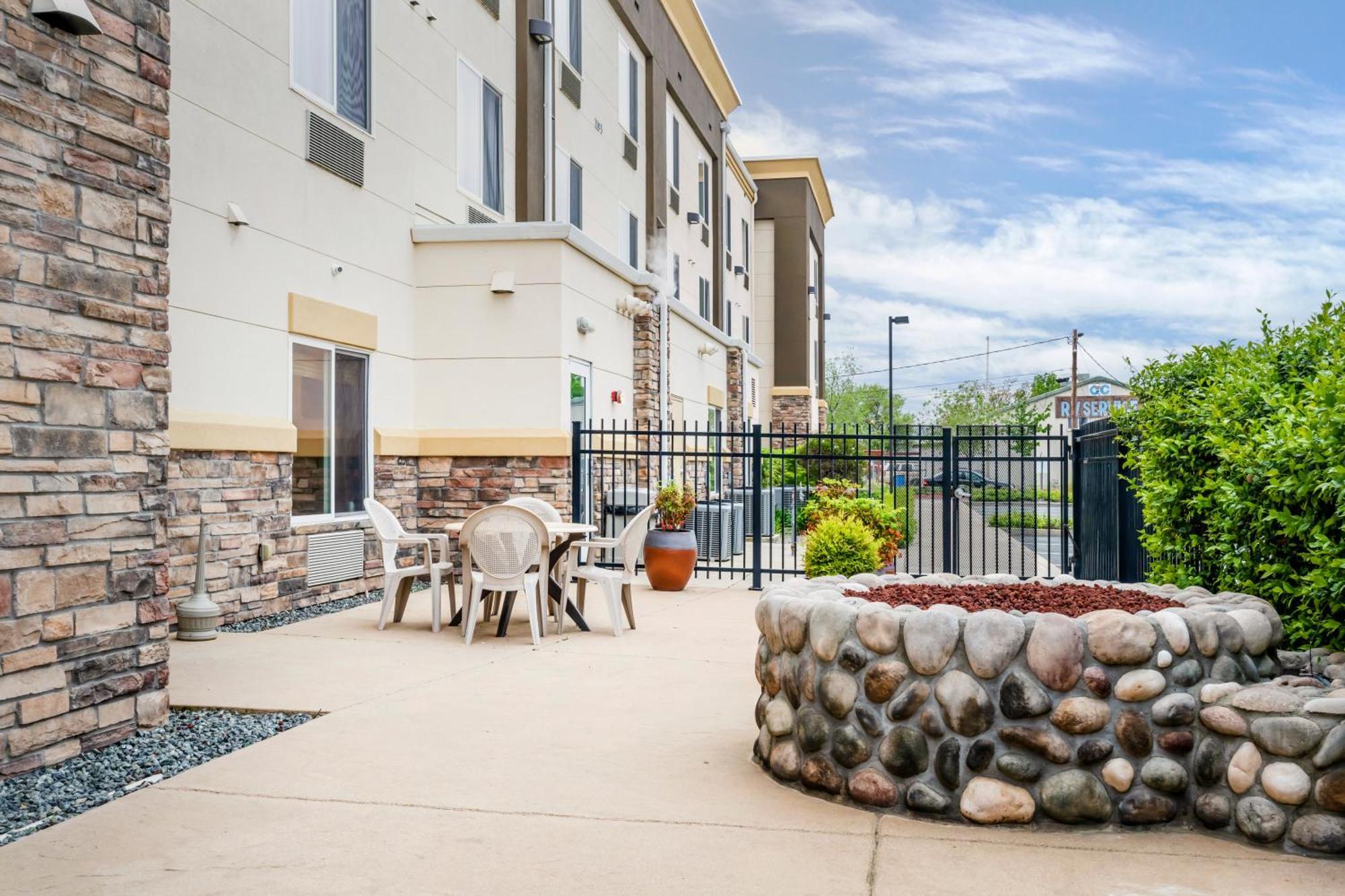 Comfort Suites Redding - Shasta Lake Экстерьер фото