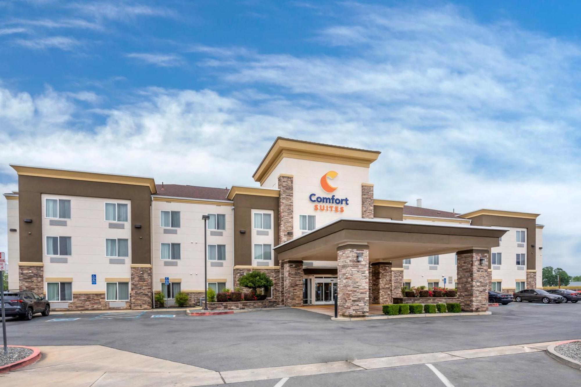 Comfort Suites Redding - Shasta Lake Экстерьер фото