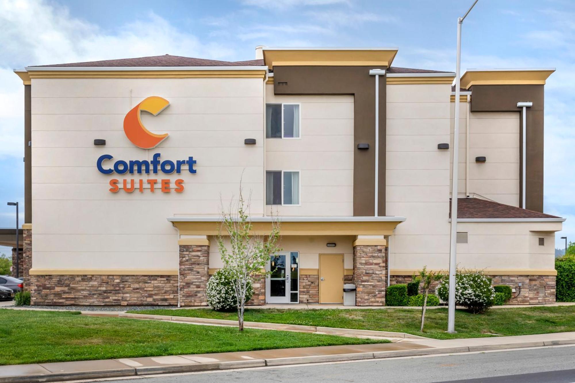 Comfort Suites Redding - Shasta Lake Экстерьер фото