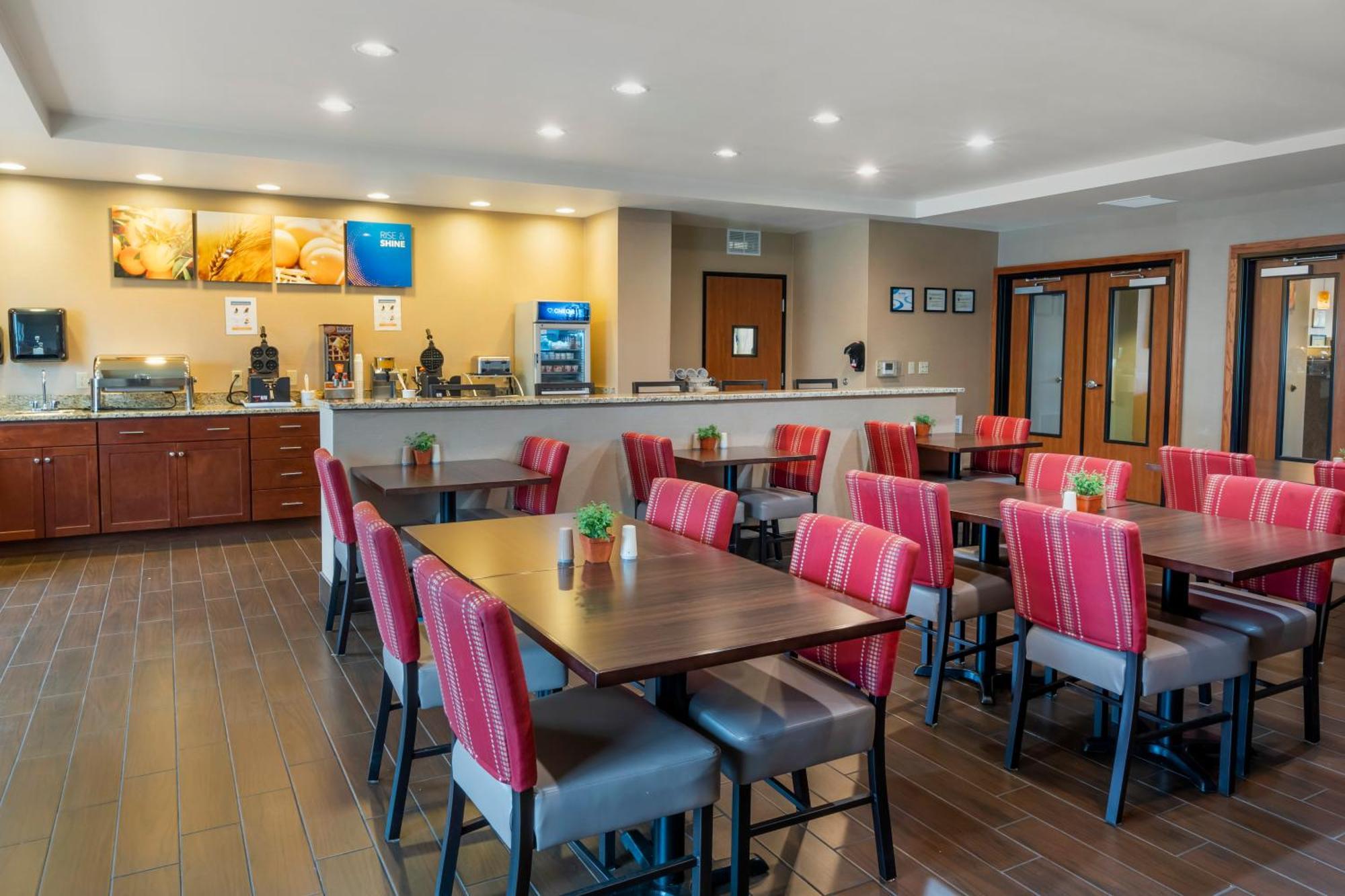 Comfort Suites Redding - Shasta Lake Экстерьер фото