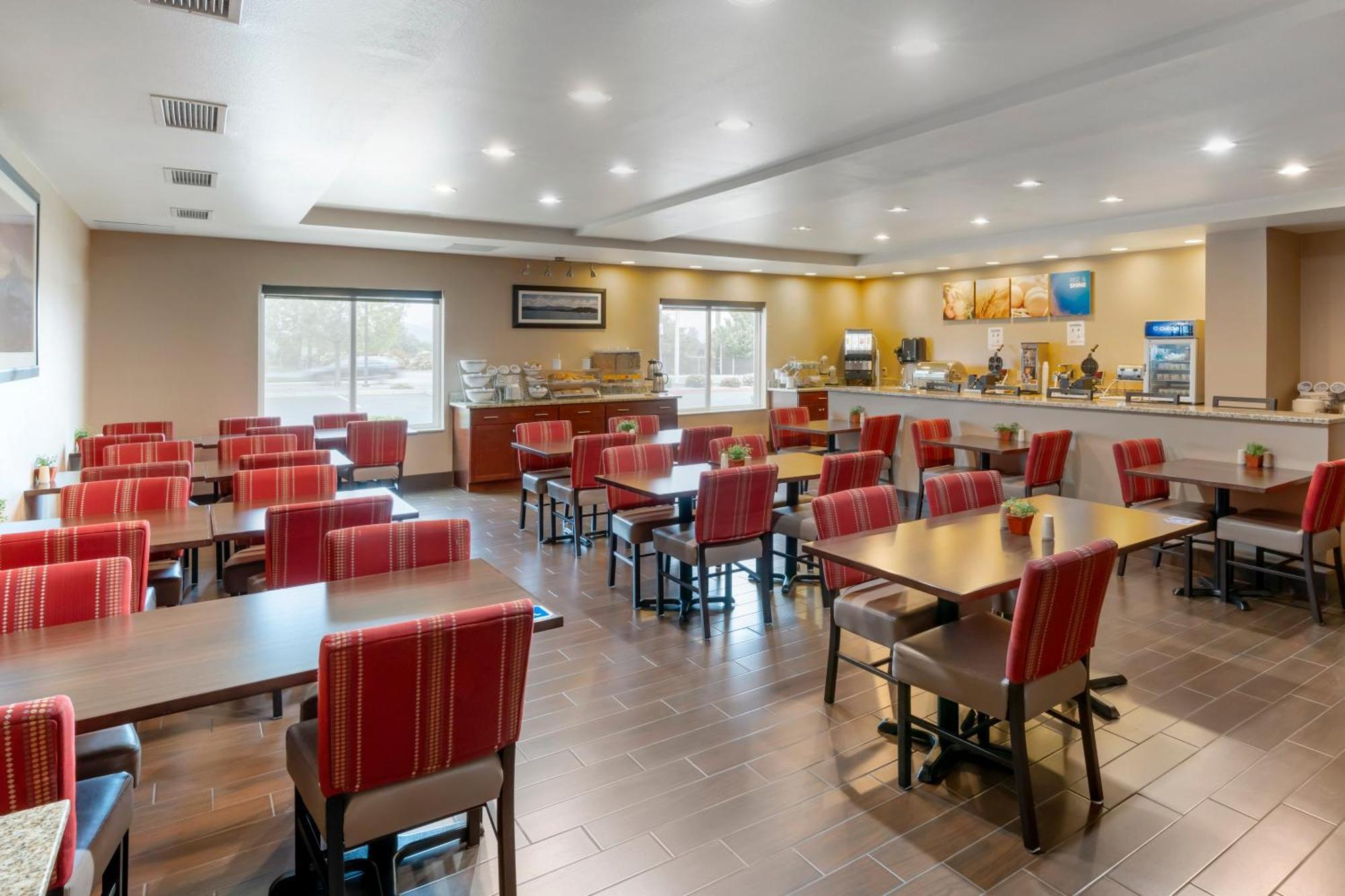 Comfort Suites Redding - Shasta Lake Экстерьер фото