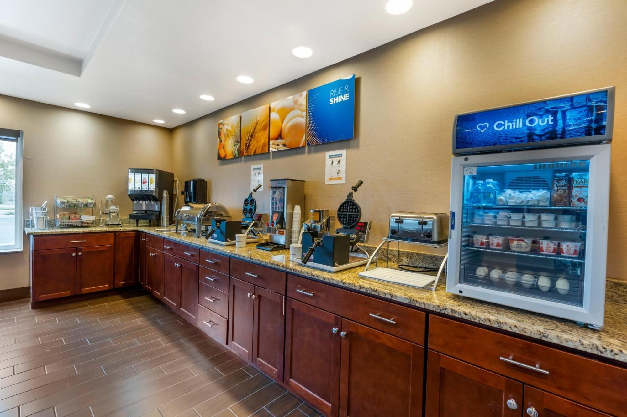Comfort Suites Redding - Shasta Lake Экстерьер фото