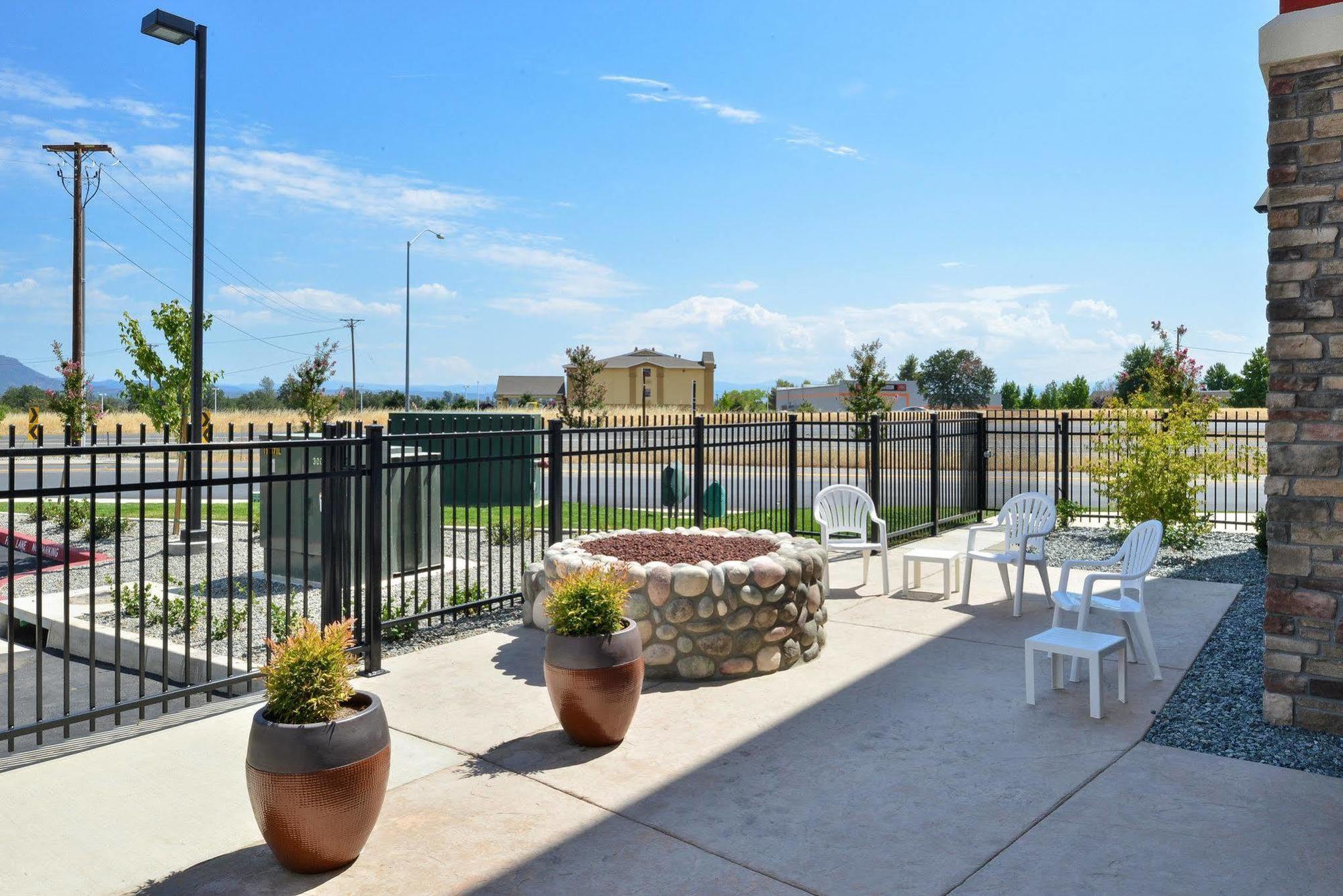 Comfort Suites Redding - Shasta Lake Экстерьер фото
